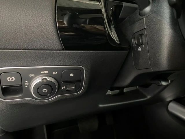 Mercedes-Benz B 200 Progressive Sedan