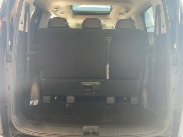 Hyundai Staria Signature