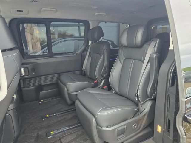 Hyundai Staria Signature