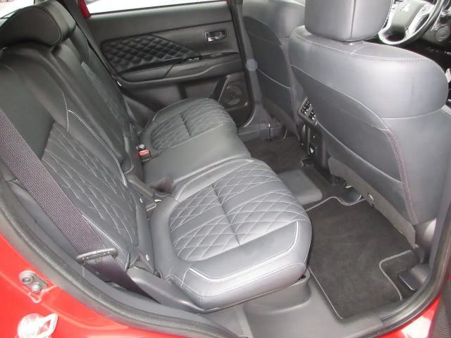 Mitsubishi Outlander Top