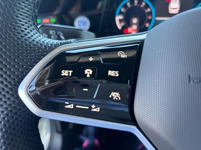 Volkswagen Golf 1.5 eTSI DSG R-Line Variant