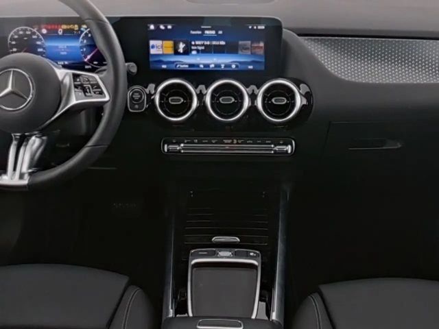 Mercedes-Benz B 200 Sedan