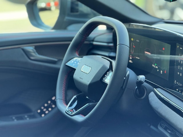 Audi A6 Avant Quattro S-Tronic