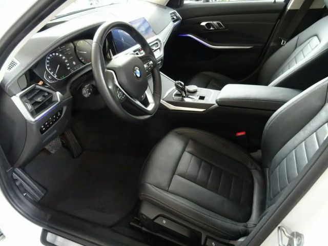 BMW 320 320d Luxury Line Sedan xDrive