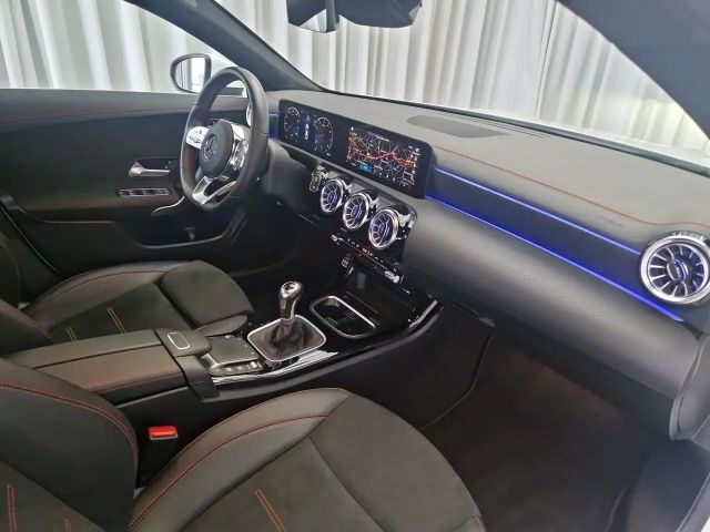 Mercedes-Benz CLA 200 AMG Line Coupé