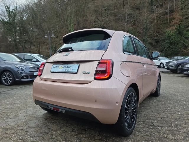Fiat 500e La Prima