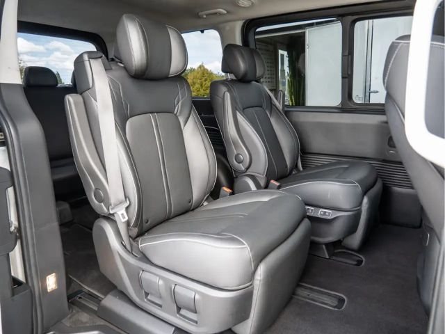 Hyundai Staria Signature