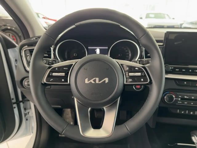 Kia Ceed CEED Ultimate Edition 1.5T LED+Kamera+Navi