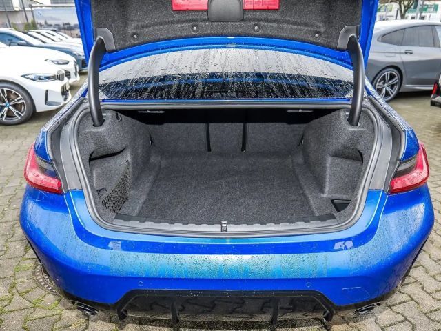 BMW 318 318i M-Sport Sedan