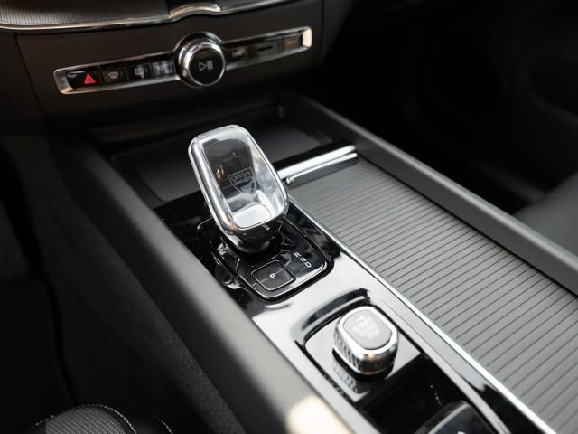 Volvo XC60 AWD Plus T8