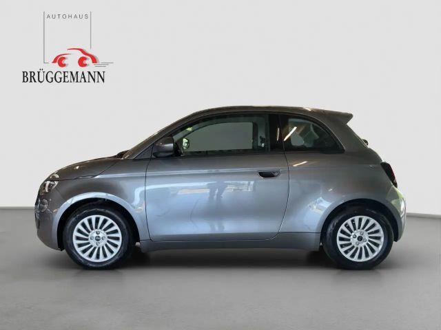 Fiat 500e Action
