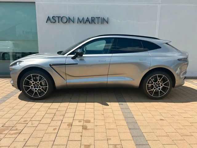 Aston Martin DBX V8