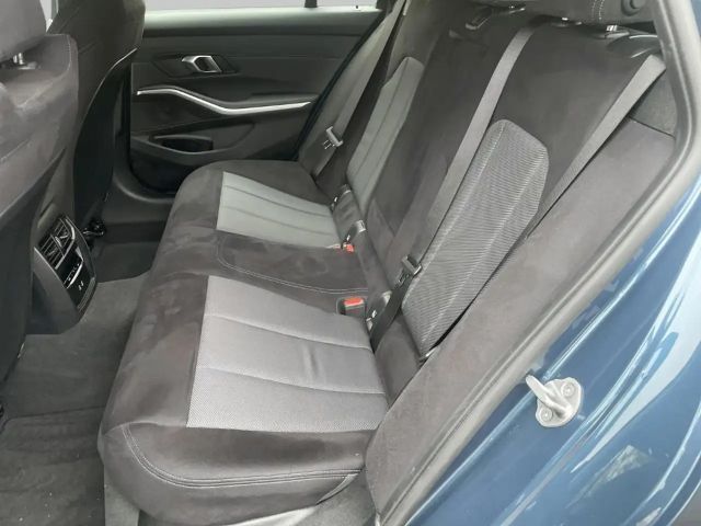 BMW 330 330i M-Sport xDrive