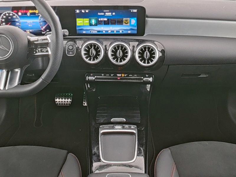 Mercedes-Benz A 200 AMG Line