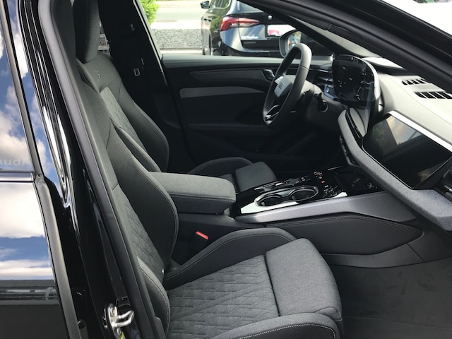 Audi A6 Avant Quattro S-Tronic