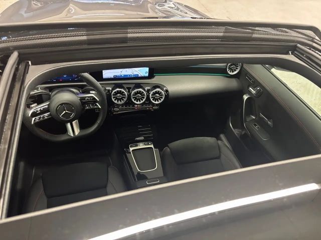 Mercedes-Benz CLA 200 AMG Line Coupé