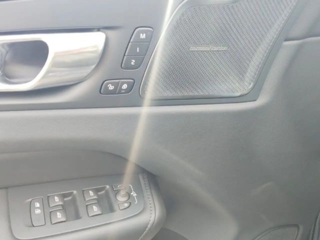 Volvo XC60 AWD Dark Plus T6