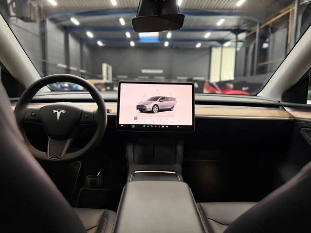 Tesla Model Y AWD Long Range