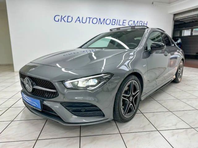 Mercedes-Benz CLA 200 AMG Line Sedan