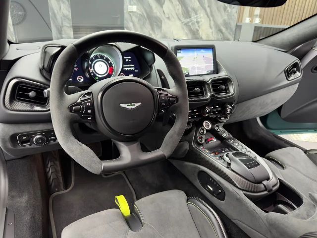 Aston Martin Vantage V8