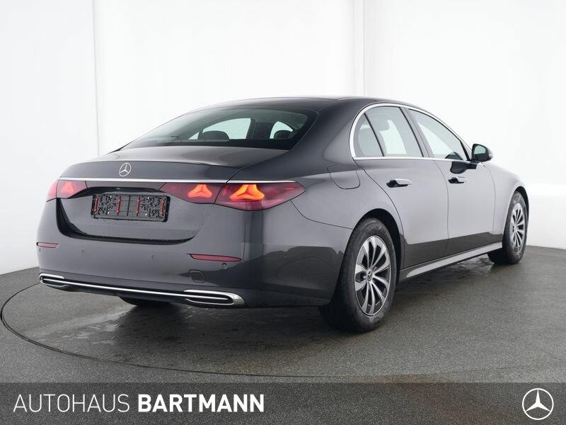 Mercedes-Benz E 200 Sedan