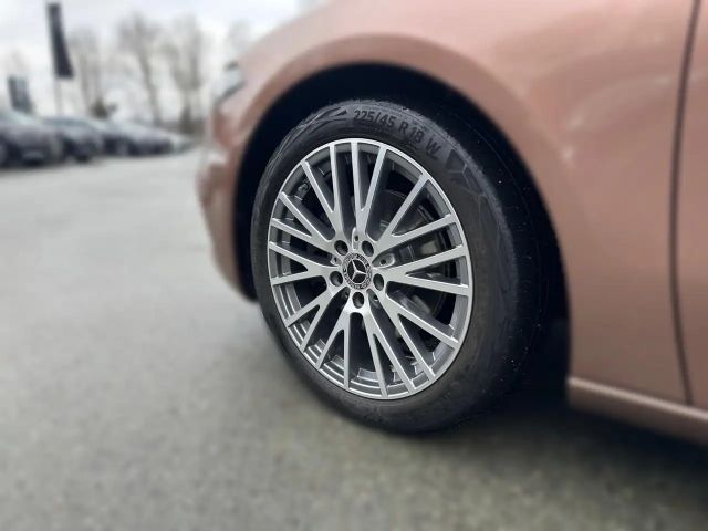 Mercedes-Benz A 180 A 180 d Progressive