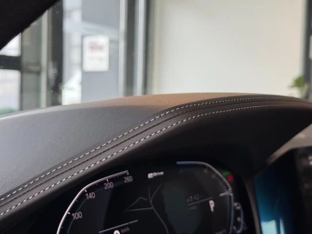 BMW 330 330e M-Sport xDrive