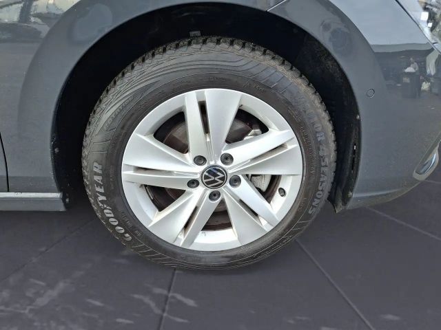 Volkswagen Golf 1.0 TSI Life Variant