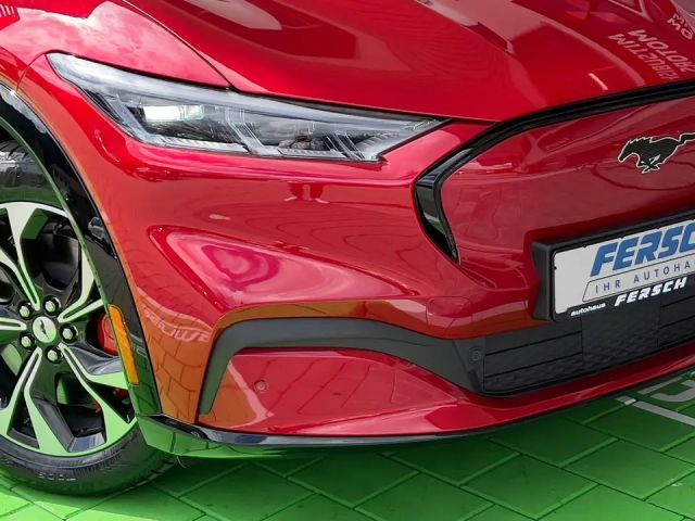 Ford Mustang Mach-E AWD Standard range