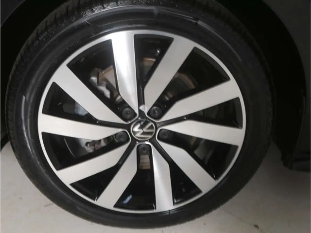 Volkswagen Touran 1.5 TSI DSG R-Line