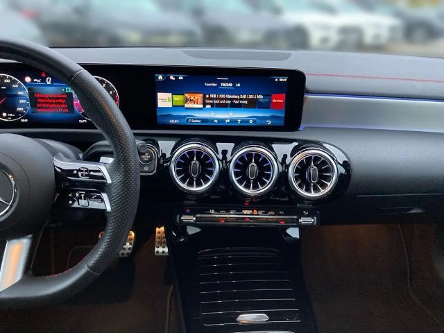 Mercedes-Benz CLA 200 AMG Line Coupé