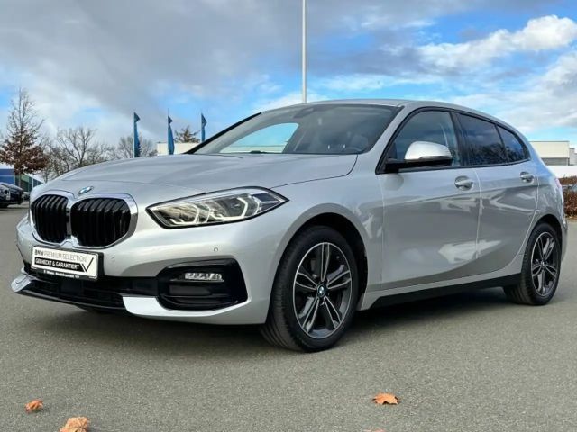 BMW 118 118i 5-deurs Sedan Sport Line