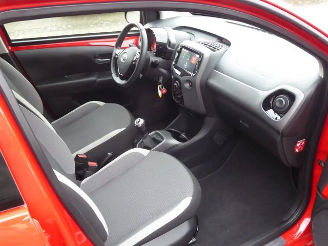 Toyota Aygo Hatchback Play Team D X-play