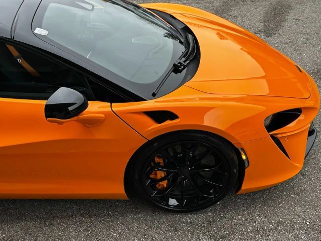 McLaren Artura Spider