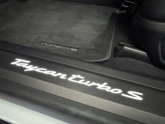 Porsche Taycan S Turbo