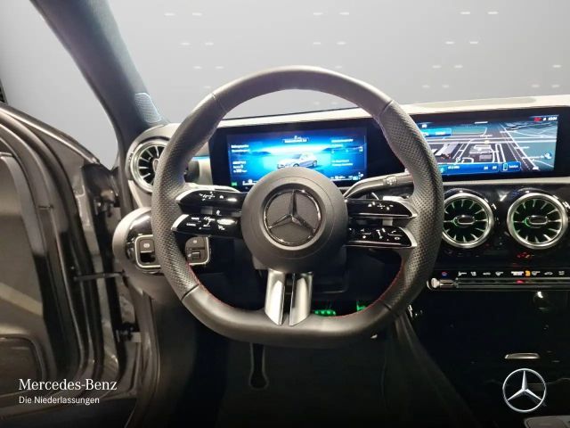 Mercedes-Benz A 250 A 250 e AMG Line