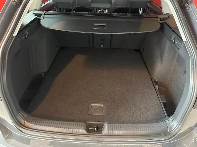 Volkswagen Golf Life Variant