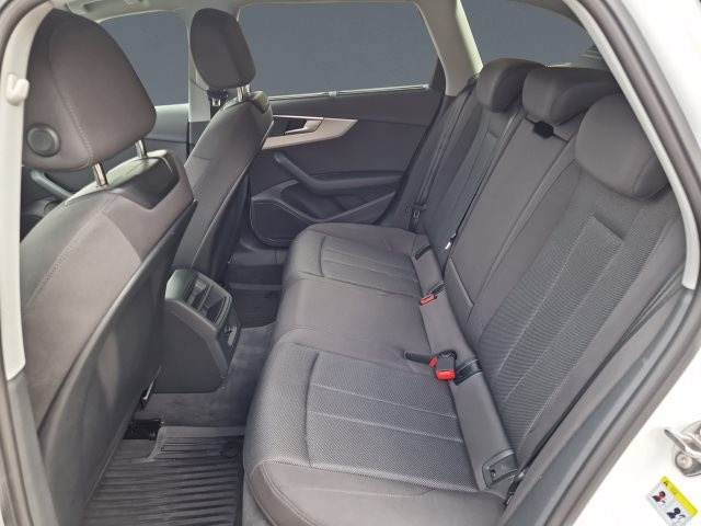 Audi A4 35 TFSI Avant S-Tronic