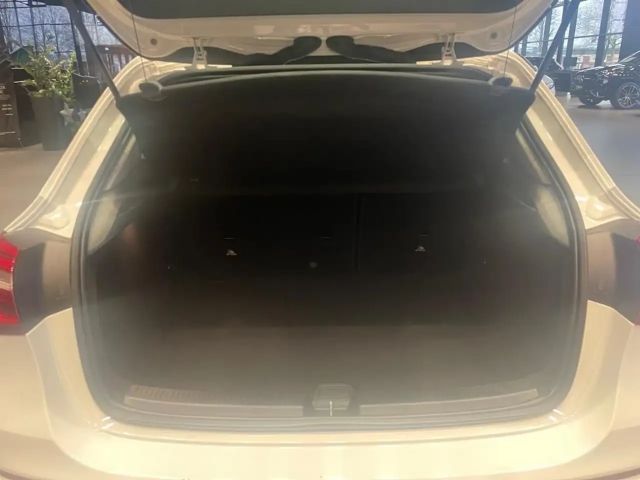 Mercedes-Benz A 200 AMBUX+CARPLAY+LED+SHZ+PDC