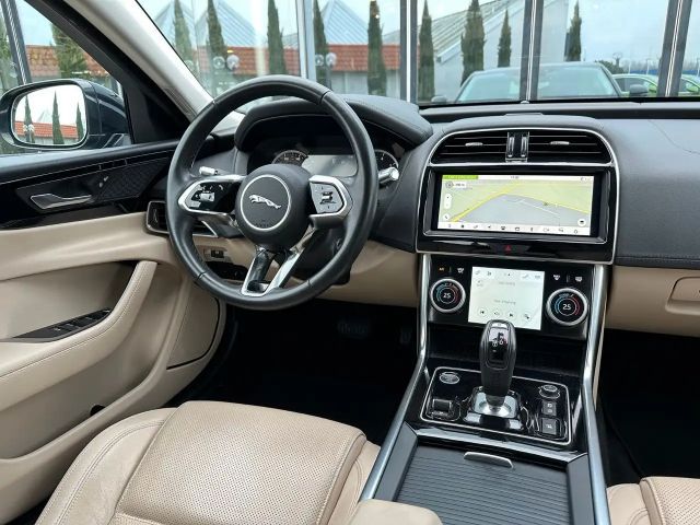 Jaguar XE P250 S