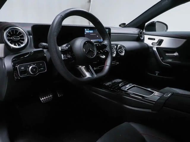 Mercedes-Benz CLA 200 AMG Line Coupé