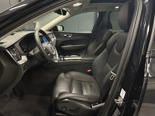 Volvo XC60 AWD Dark Plus