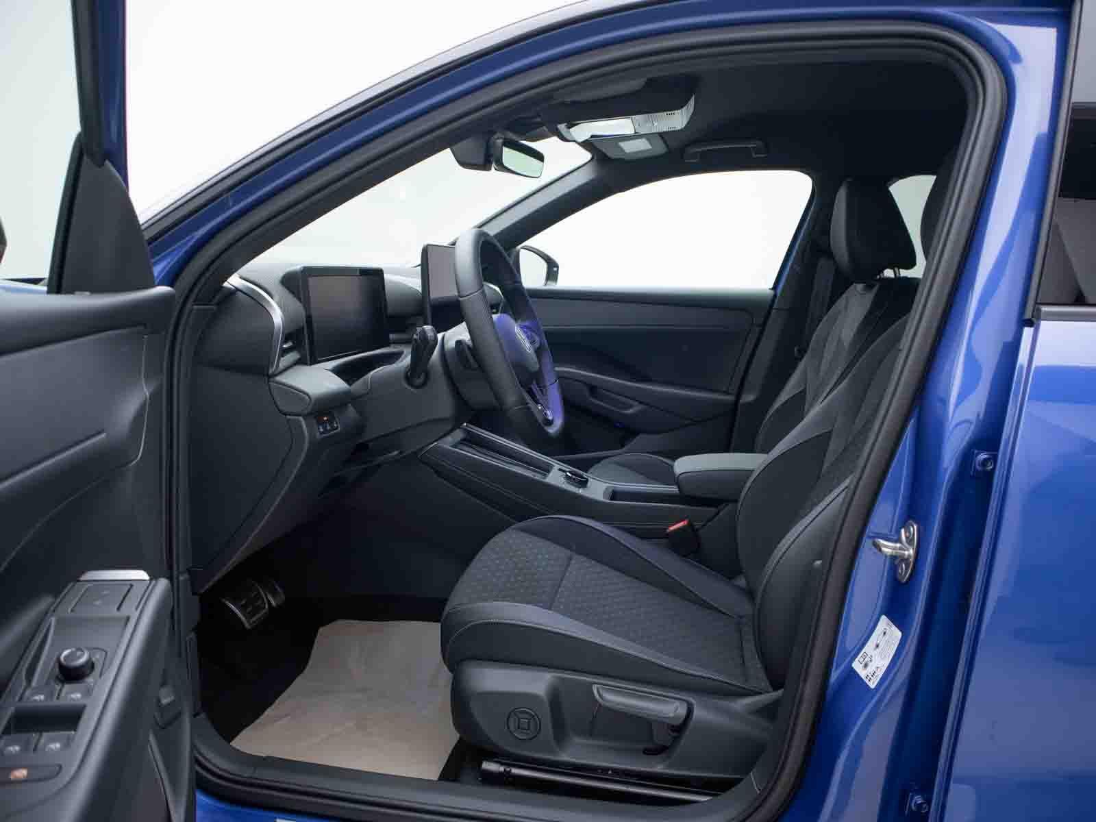 Volkswagen T-Roc 1.5 eTSI DSG IQ.Drive R-Line