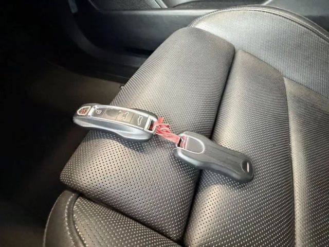 Porsche Taycan 4 Cross Turismo