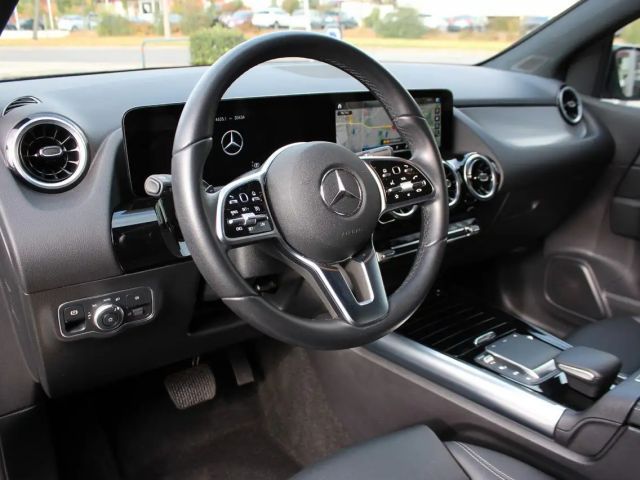 Mercedes-Benz B 180 Business Line Sedan