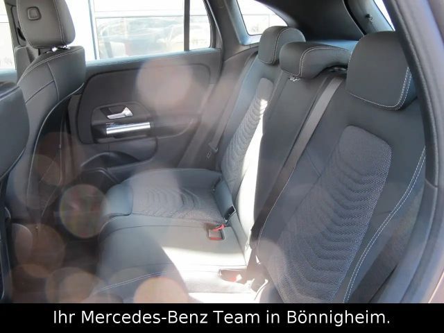 Mercedes-Benz GLA 180 AHV / Winter-Paket / RFK