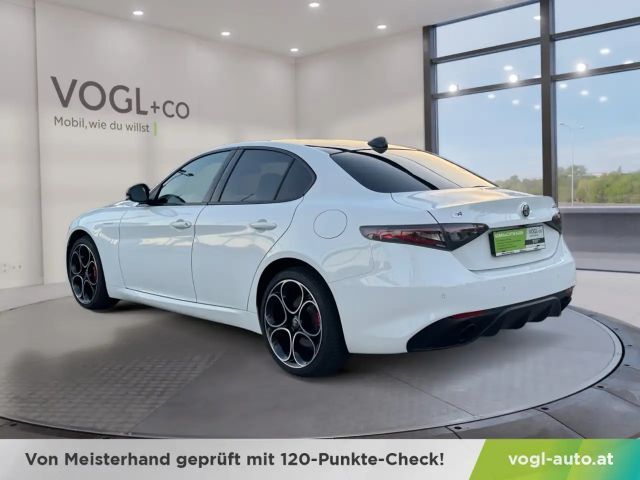 Alfa Romeo Giulia AT8 Q4