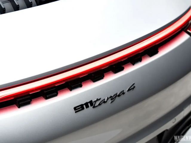 Porsche 992 4 Cabrio Targa