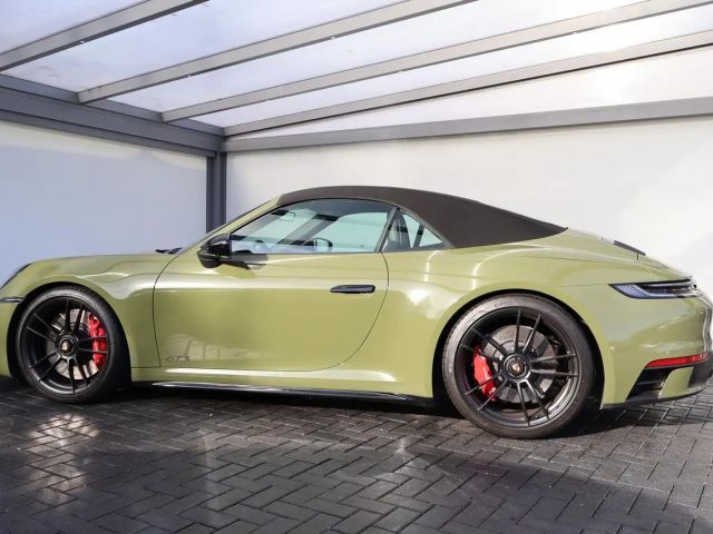 Porsche 992 Cabrio Carrera GTS