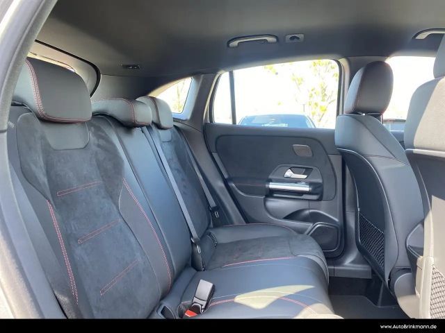 Mercedes-Benz GLA 180 AMG Line